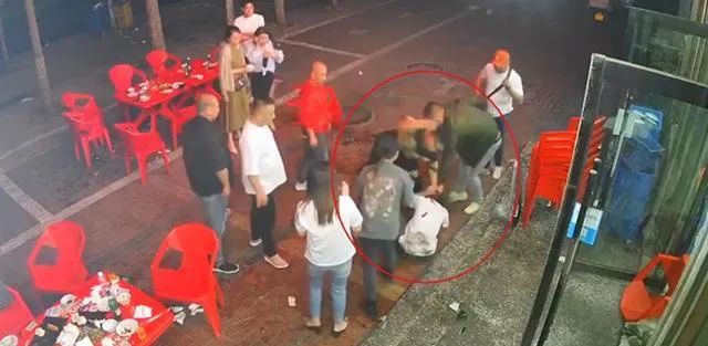 喝酒打人从来都是借口，真正的酒者，不在酒量，而在酒德，重塑白酒礼德，弘扬传统美德！