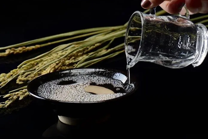 品味酱香型全息养生白酒：一种独特的酿造艺术