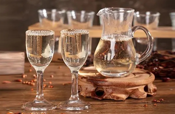 揭秘酱香型全息养生白酒：传统酿造工艺的魅力所在