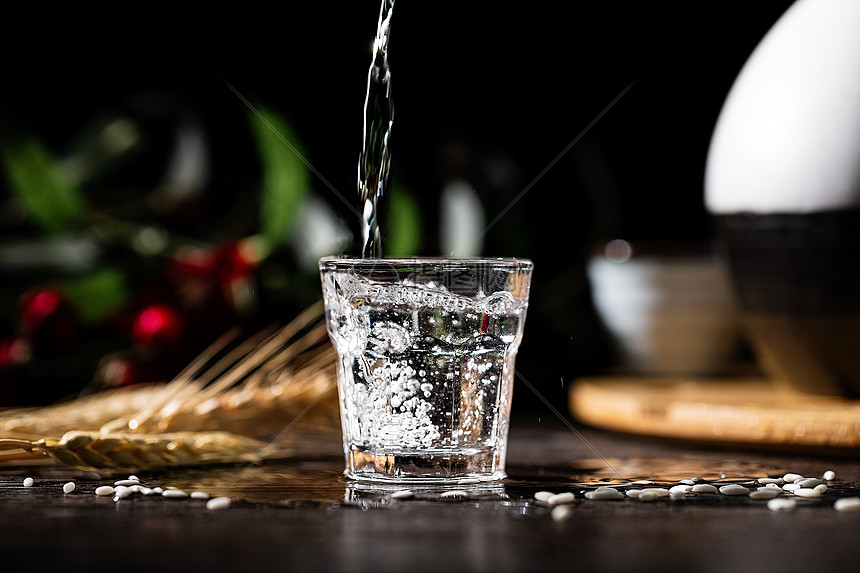 品味人生，酒香四溢